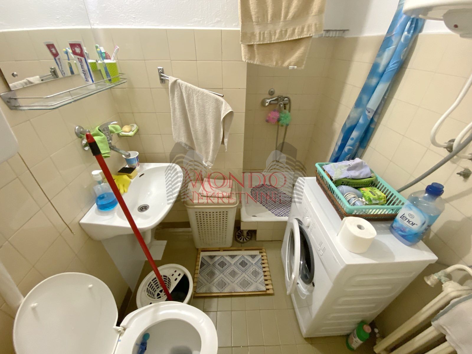 Izdaje se garsonjera na Bulevaru Nemanjica kod zone III 4