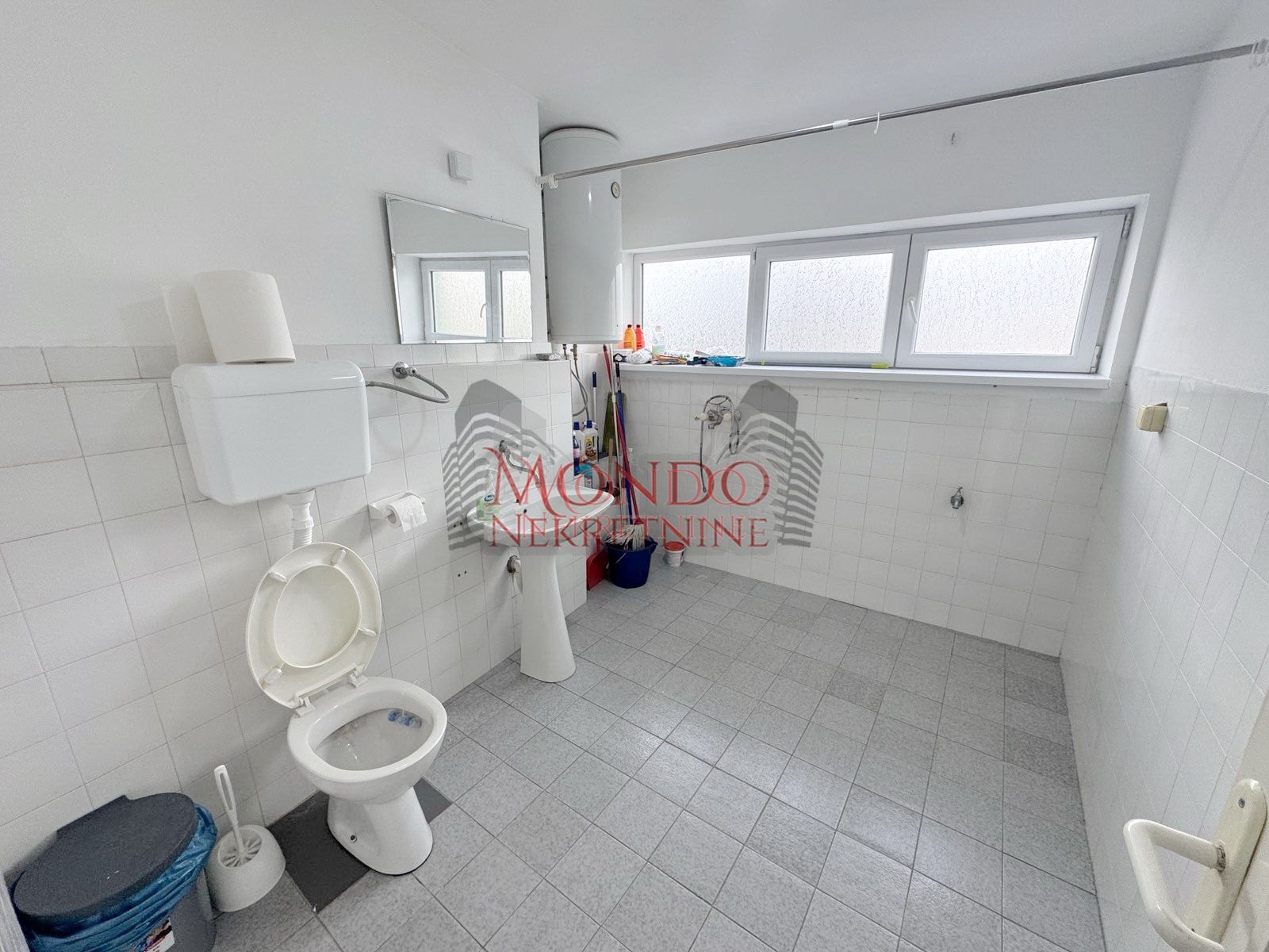 Dvosoban stan u samom centru grada kod hotela Ambasador 12