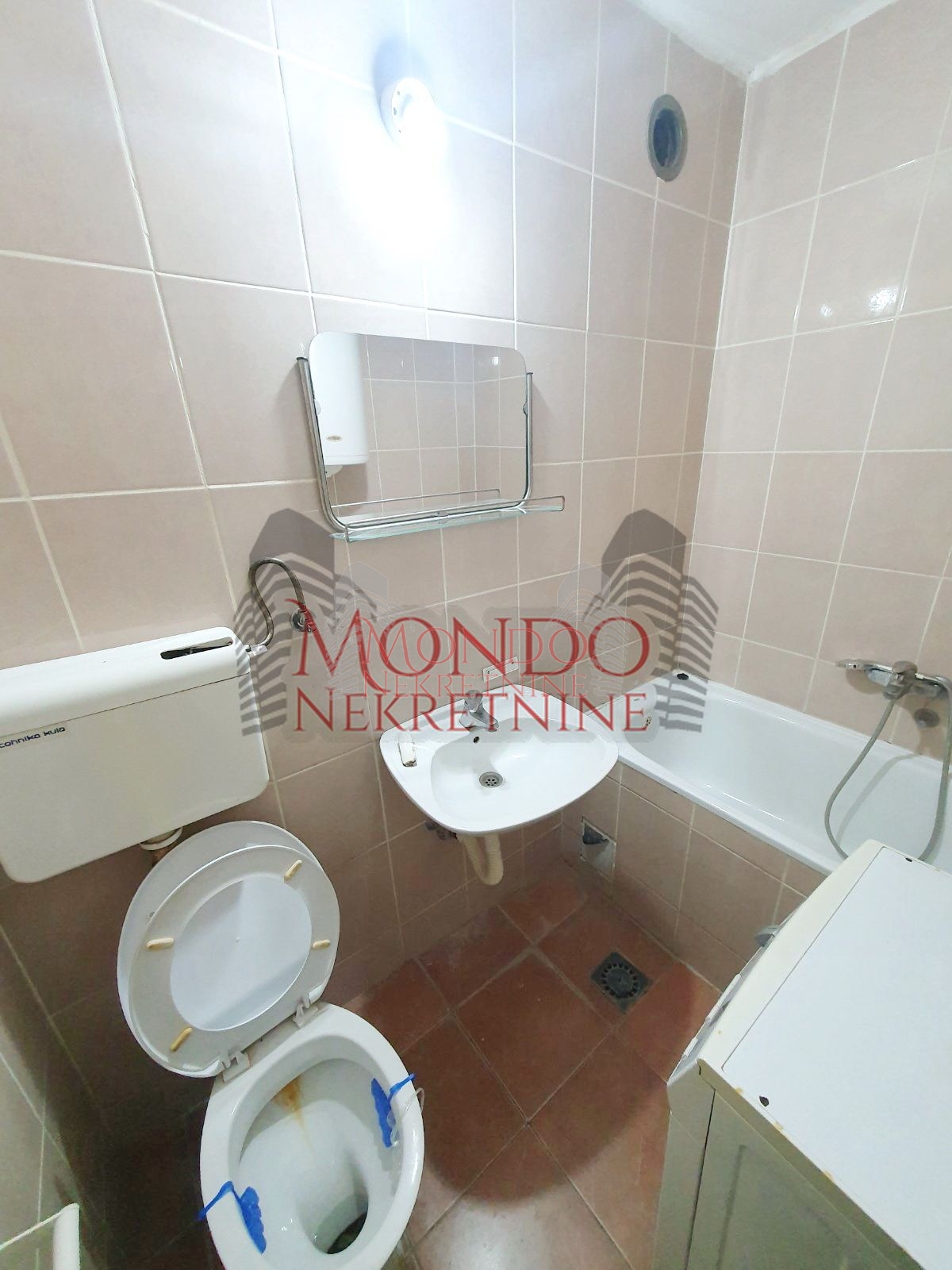 Dvosoban stan kod fakulteta Zaštite na radu 8