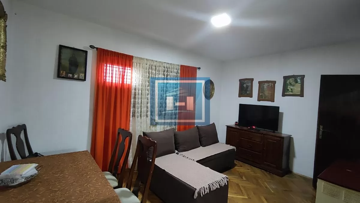 Kuća u okolini Jagodine na dva nivoa odmah useljiva sa svim priključcima 10