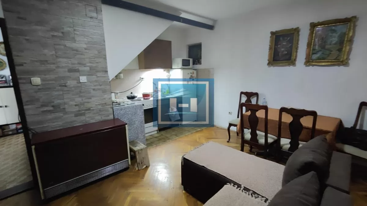 Kuća u okolini Jagodine na dva nivoa odmah useljiva sa svim priključcima 12