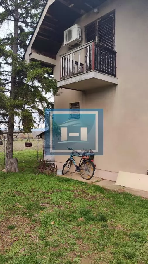 Kuća u okolini Jagodine na dva nivoa odmah useljiva sa svim priključcima 3