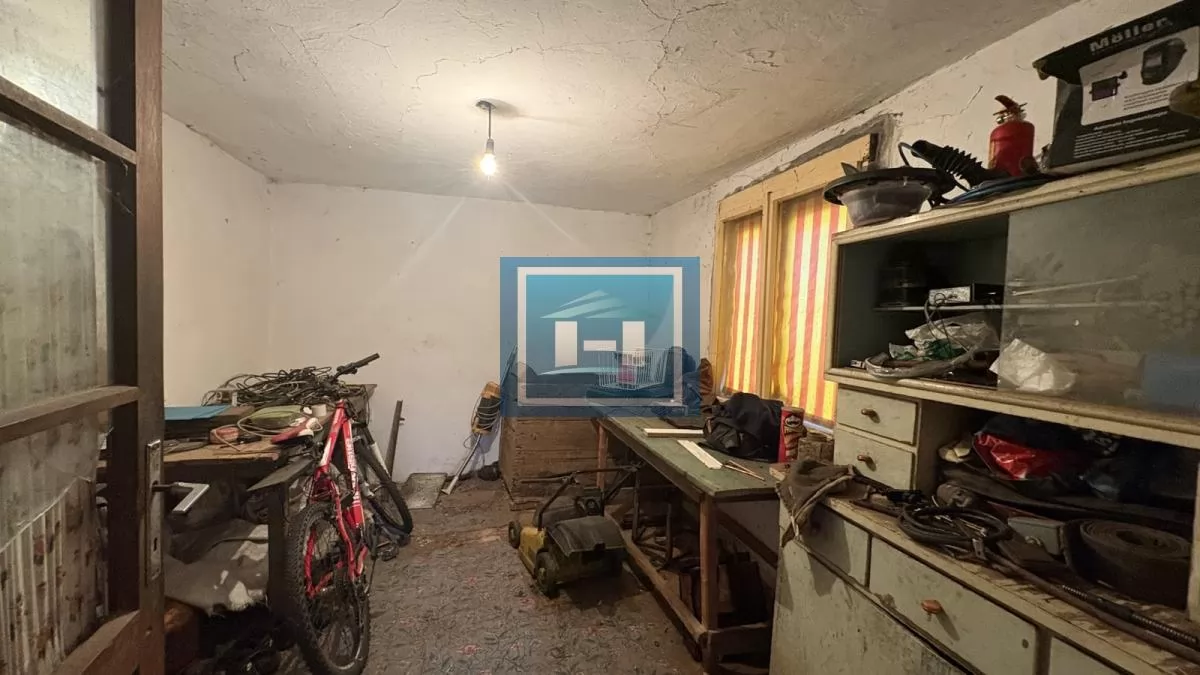 Kuća za adaptaciju ili rušenje – odličan plac za novu gradnju! 11