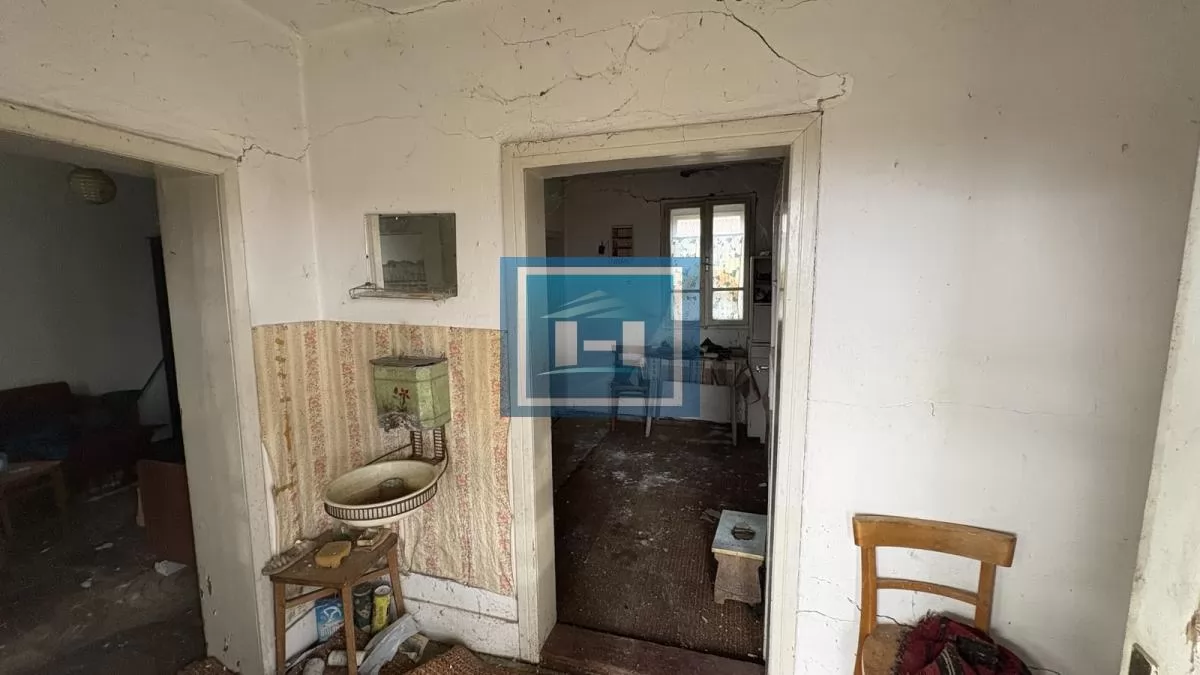 Kuća za adaptaciju ili rušenje – odličan plac za novu gradnju! 6