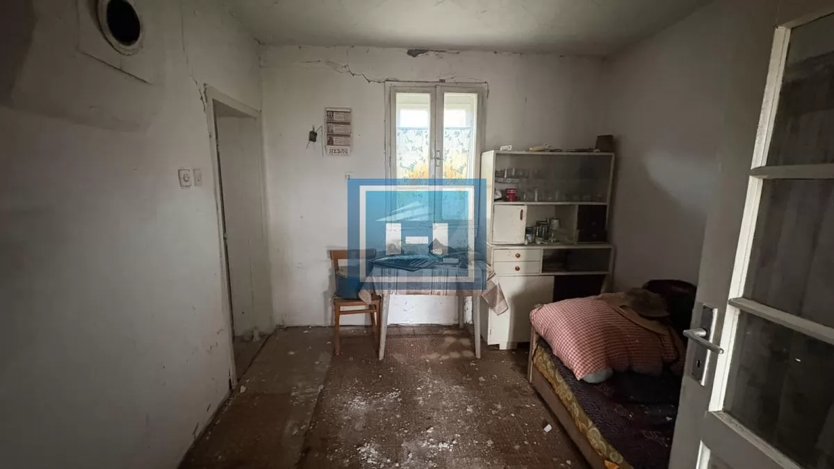 Kuća za adaptaciju ili rušenje – odličan plac za novu gradnju! 7