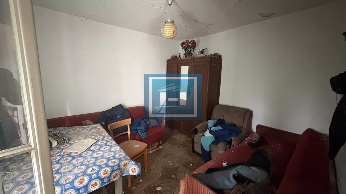 Kuća za adaptaciju ili rušenje – odličan plac za novu gradnju! 9