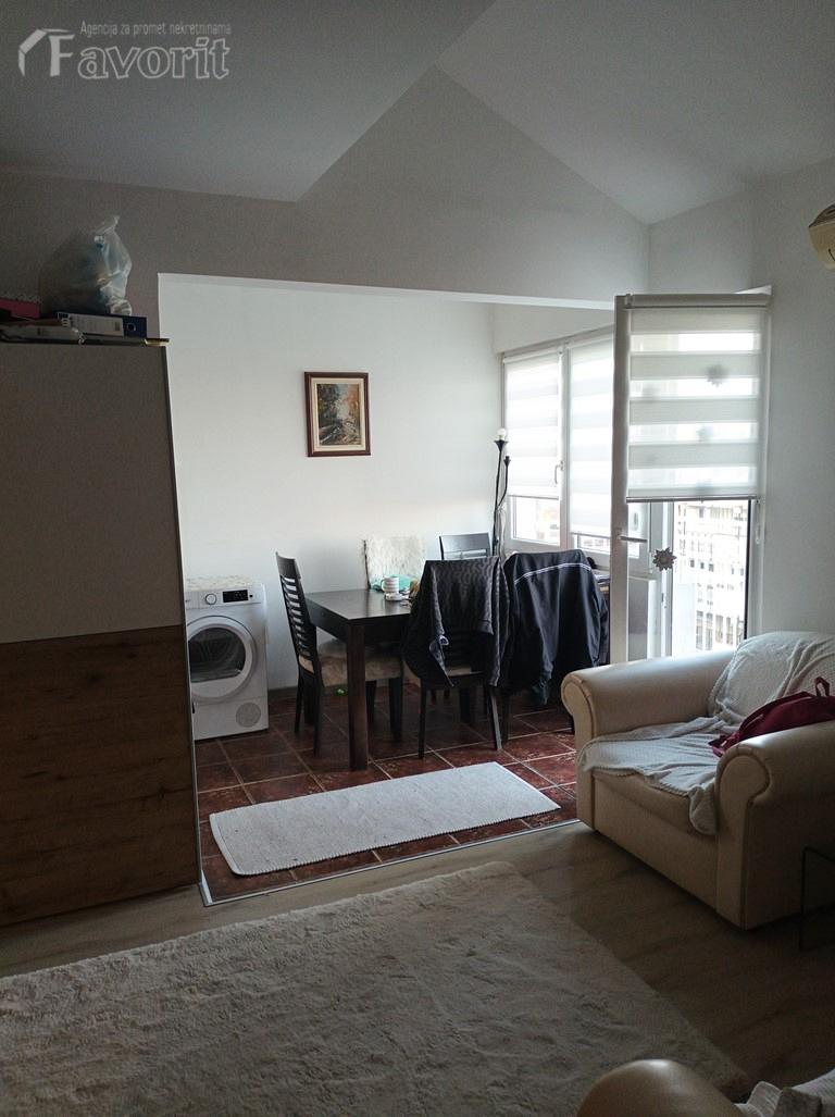 DORCOL, STRAHINJICA BANA, 76m2 1