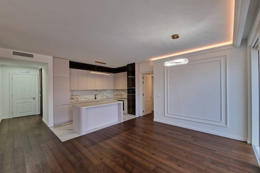 Izdajemo lux 5 0 stan sa dve garaže  Beogradska ulica  147m2 2