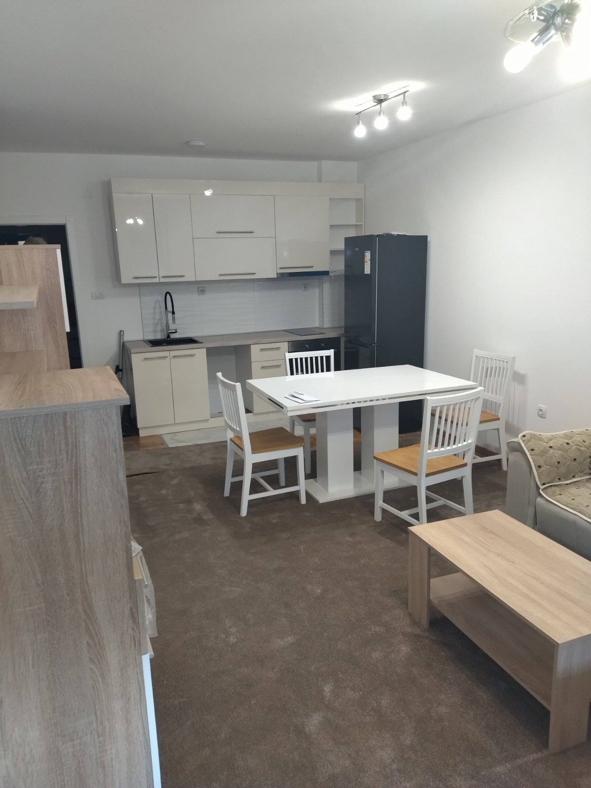 Izdajem nov  namešten stan u Nišu 1