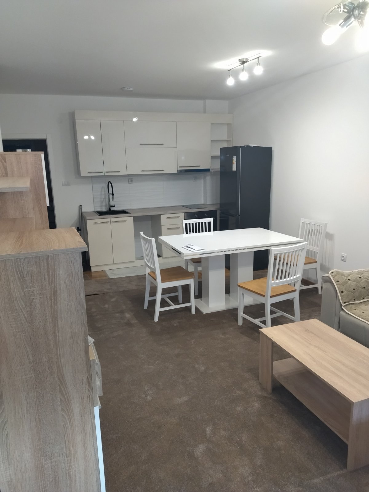 Izdajem nov  namešten stan u Nišu 1