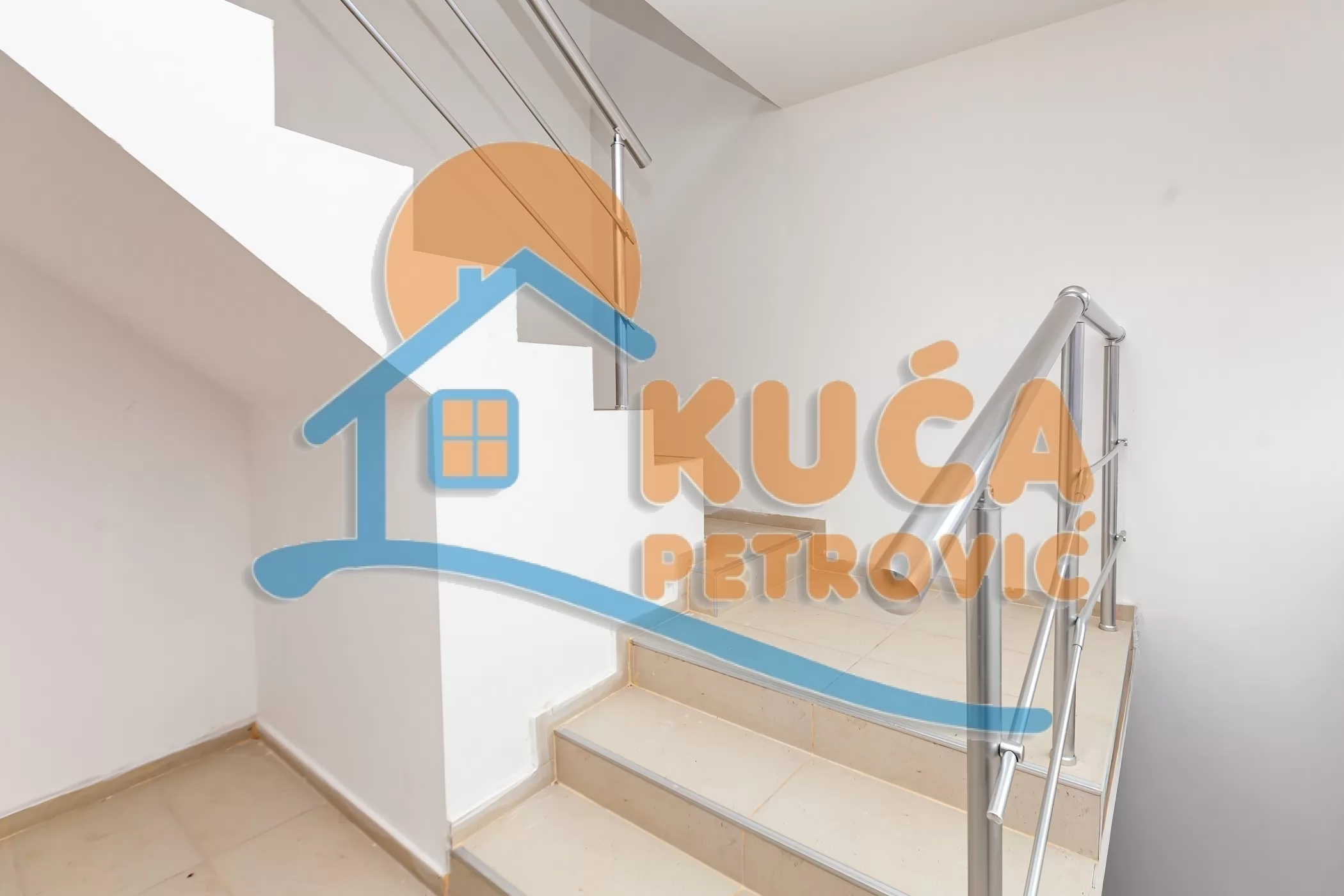 četvorosobna kuća, 204 m2, Gornji Komren, 7. jula ID: p-014661 12