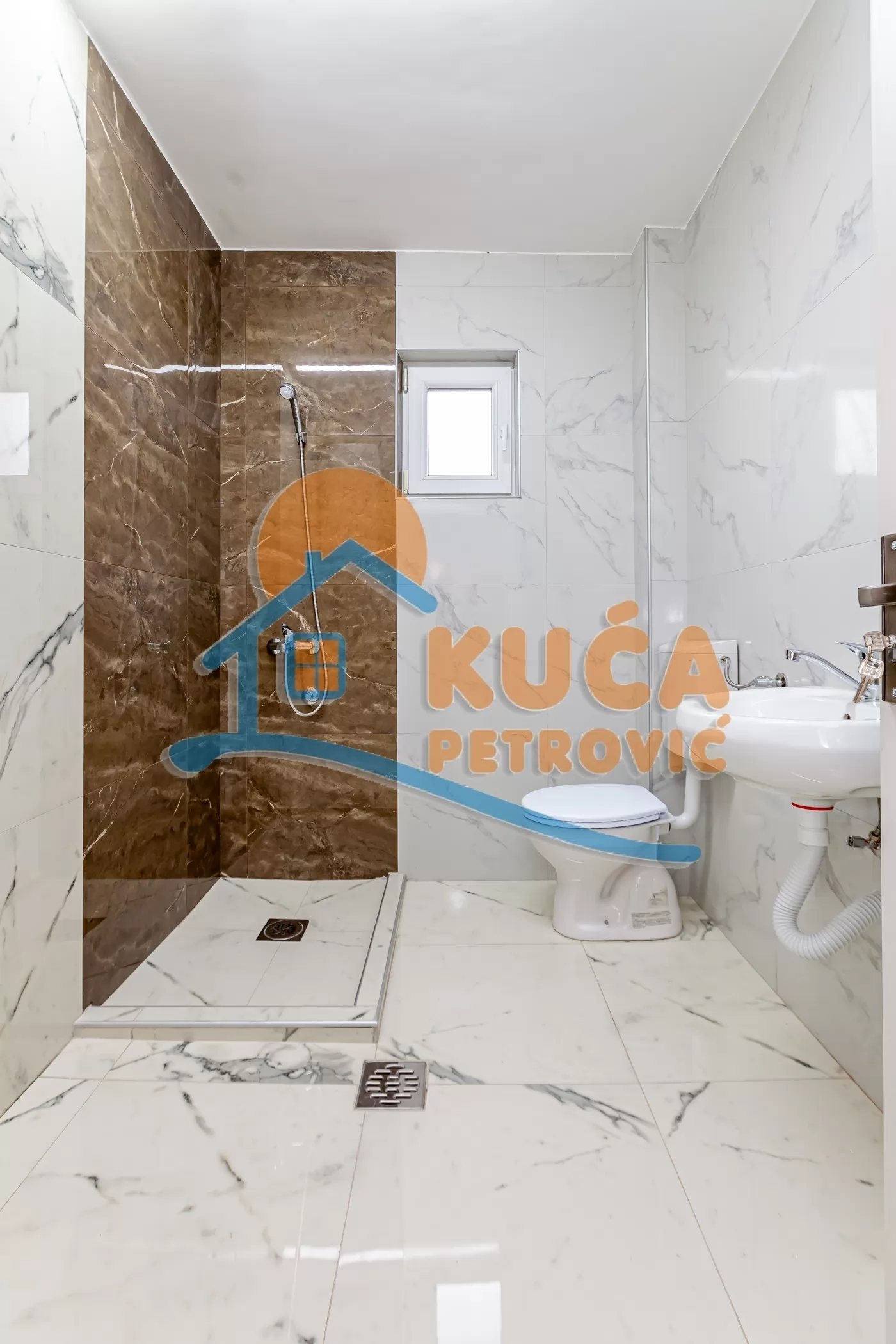 četvorosobna kuća, 204 m2, Gornji Komren, 7. jula ID: p-014661 19