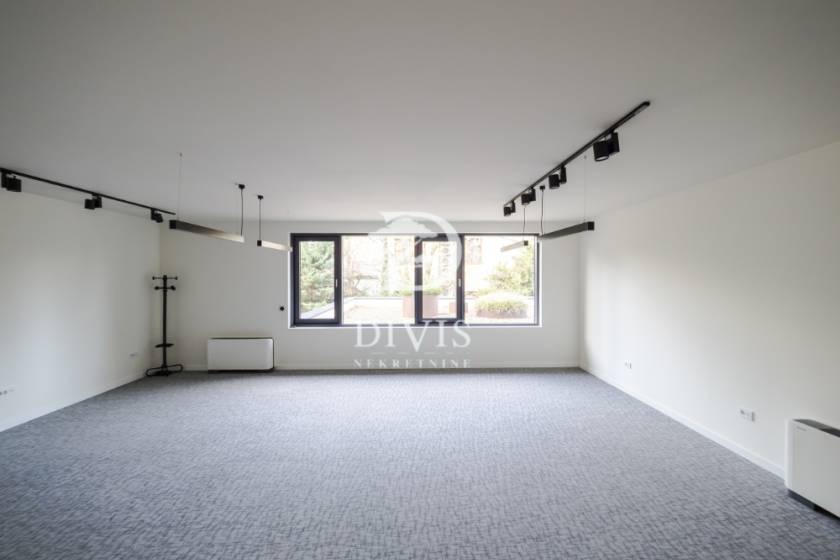 Poslovni prostor sa 9 kancelarija i garažom na Dedinju  268m2 1