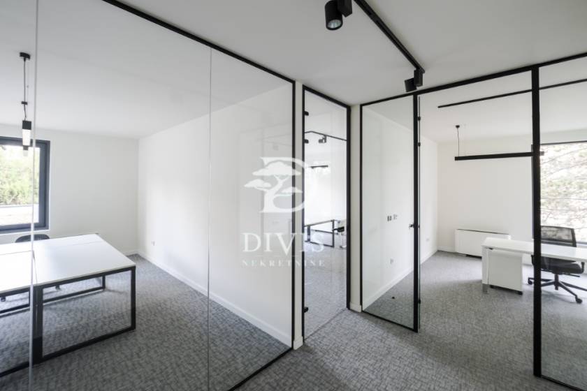 Poslovni prostor sa 9 kancelarija i garažom na Dedinju  268m2 3