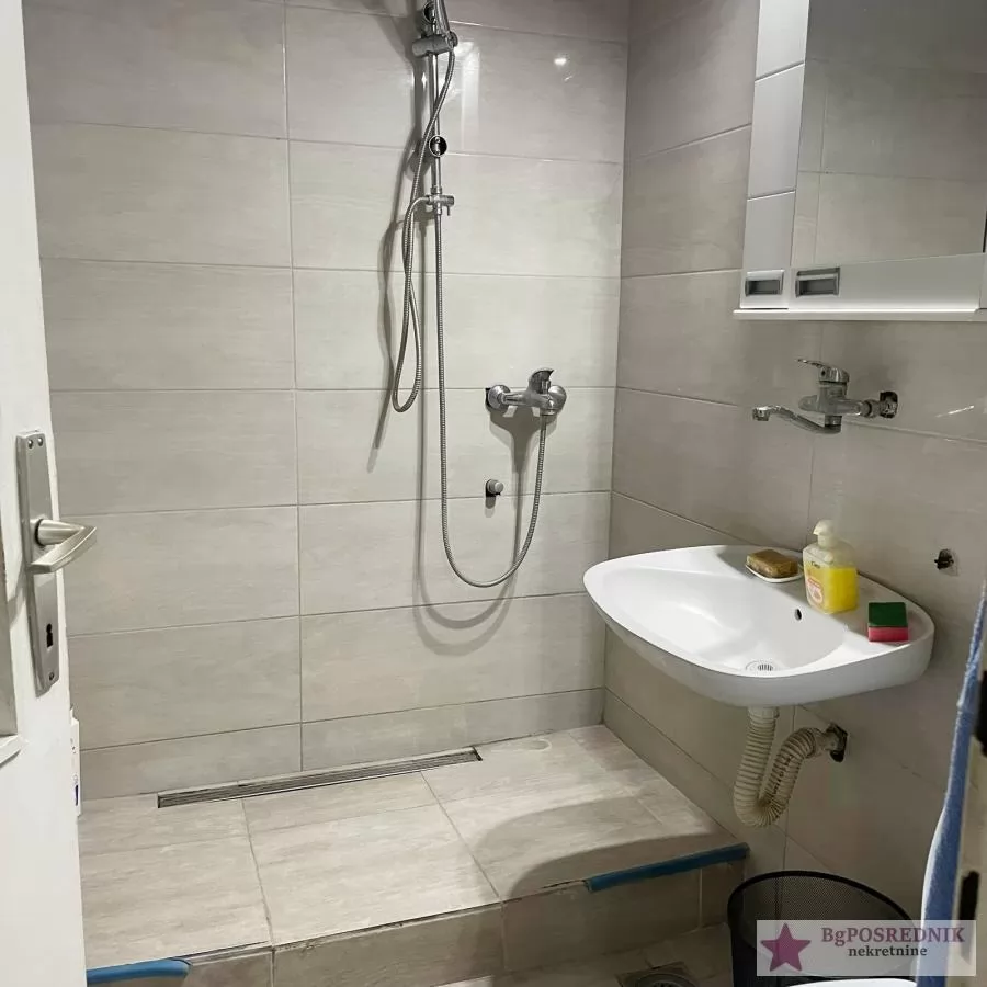 Voždovac, Crkva kralja Vladimira, Indire Gandi, 40m2 7