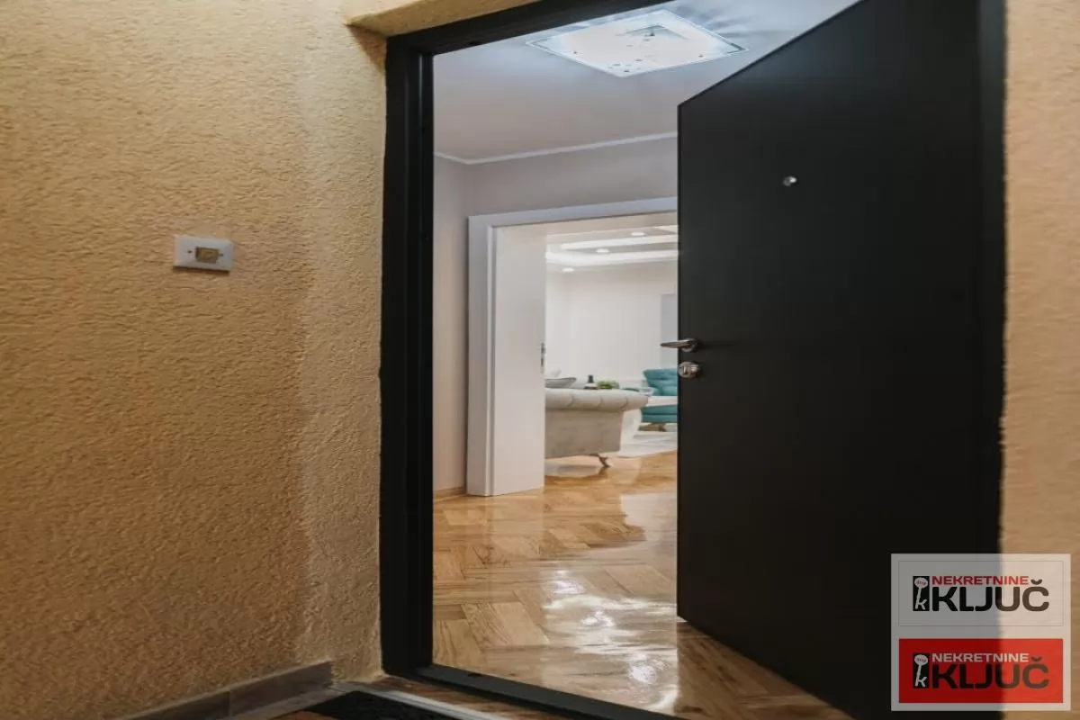 CENTAR, 38 m2, Jednoiposoban, LUX, NAMEŠTEN 14