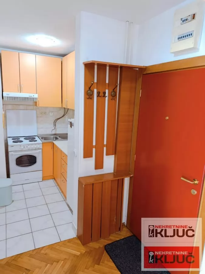 Dobar stan na Bulevaru oslobodjenja 3