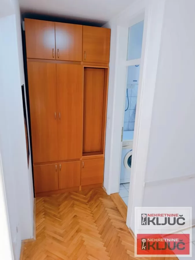 Dobar stan na Bulevaru oslobodjenja 4