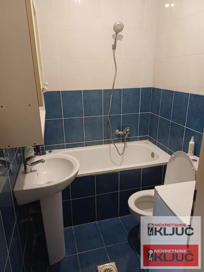 DOBAR STAN U CENTRU GRADA 10