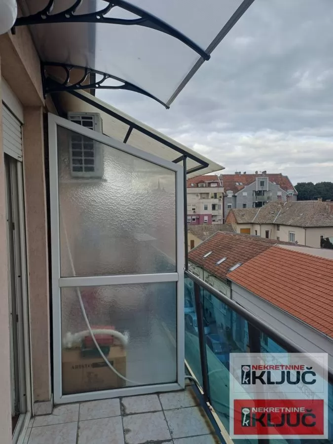 DOBAR STAN U CENTRU GRADA 8