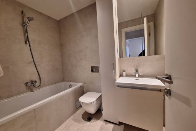 Luks opremljen stan sa terasom u zgradi Scala 78m2 4