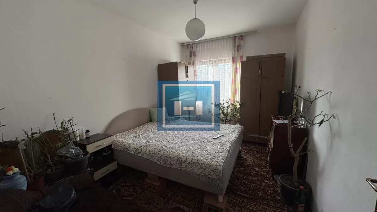 Na prodaju – porodična kuća na samo 3 km od grada 12