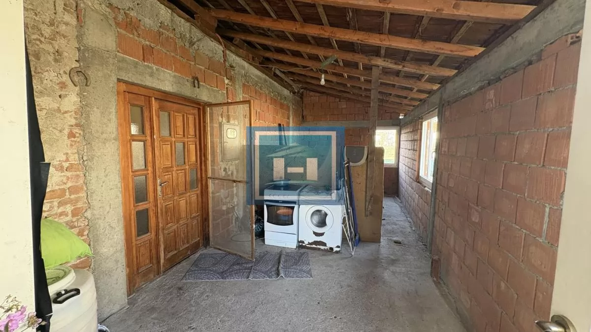 Na prodaju – porodična kuća na samo 3 km od grada 15