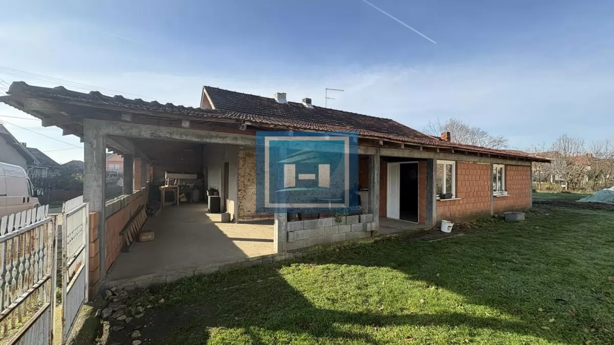 Na prodaju – porodična kuća na samo 3 km od grada 17