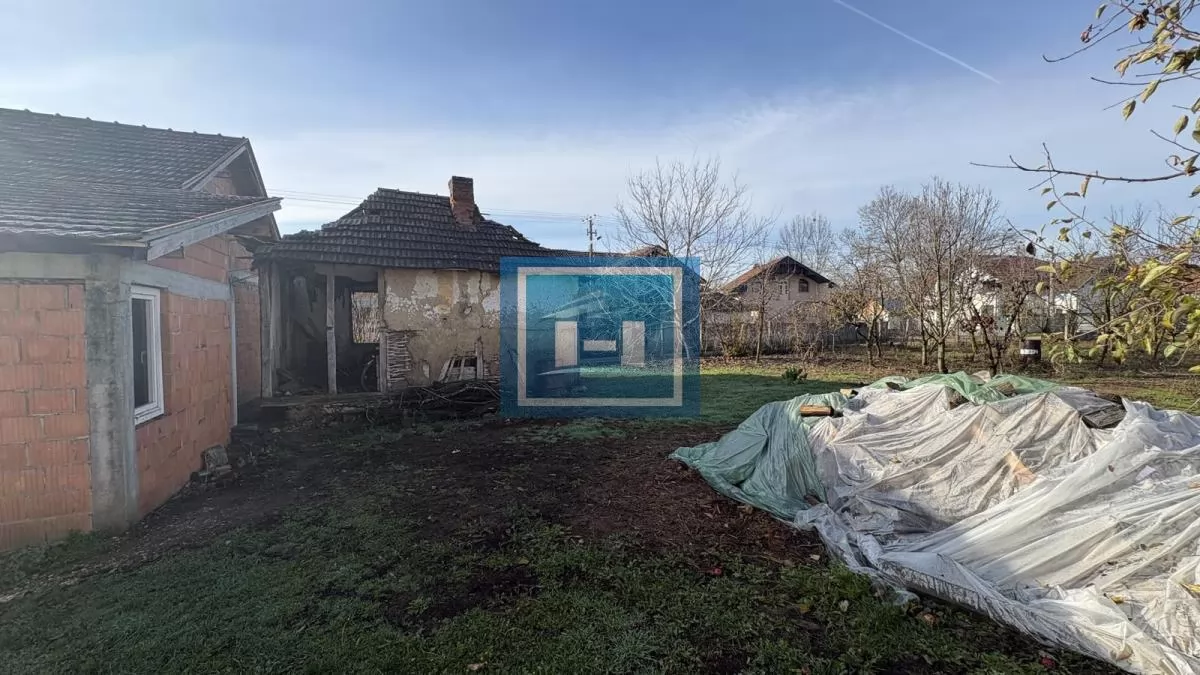 Na prodaju – porodična kuća na samo 3 km od grada 20