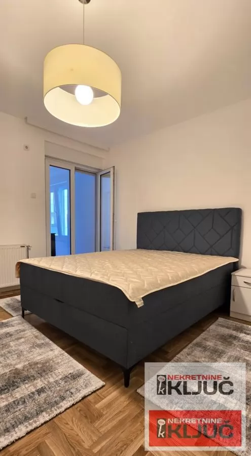 PODBARA IZDAJE SE TROSOBAN MODERNO OPREMLJEN STAN SA GARAŽOM 10