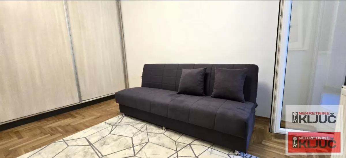 PODBARA IZDAJE SE TROSOBAN MODERNO OPREMLJEN STAN SA GARAŽOM 13