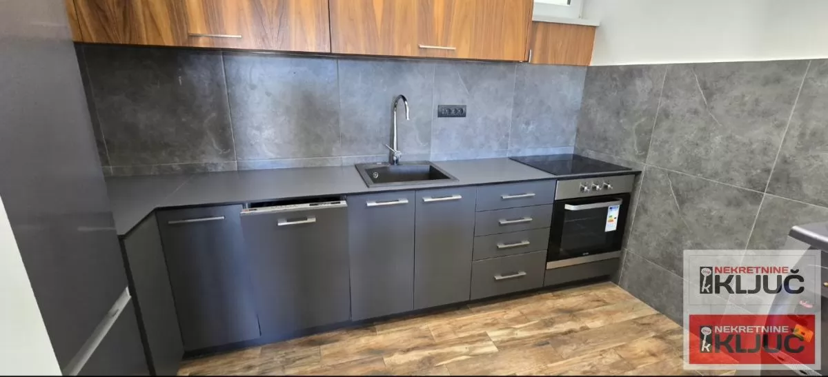 PODBARA IZDAJE SE TROSOBAN MODERNO OPREMLJEN STAN SA GARAŽOM 16