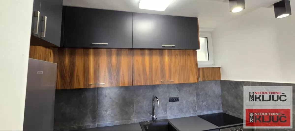 PODBARA IZDAJE SE TROSOBAN MODERNO OPREMLJEN STAN SA GARAŽOM 18