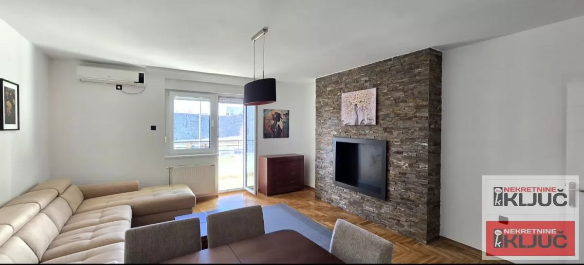 PODBARA IZDAJE SE TROSOBAN MODERNO OPREMLJEN STAN SA GARAŽOM 22