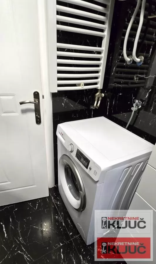 PODBARA IZDAJE SE TROSOBAN MODERNO OPREMLJEN STAN SA GARAŽOM 23