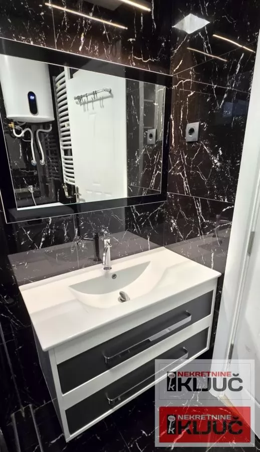 PODBARA IZDAJE SE TROSOBAN MODERNO OPREMLJEN STAN SA GARAŽOM 24