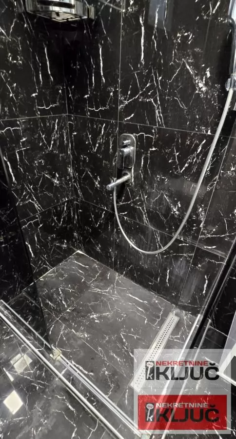 PODBARA IZDAJE SE TROSOBAN MODERNO OPREMLJEN STAN SA GARAŽOM 25