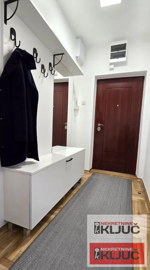 PODBARA IZDAJE SE TROSOBAN MODERNO OPREMLJEN STAN SA GARAŽOM 29