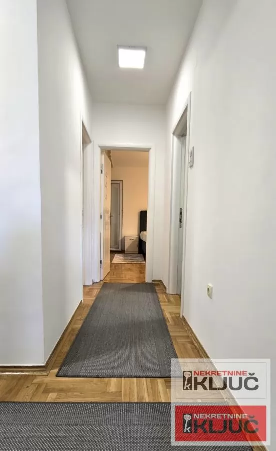 PODBARA IZDAJE SE TROSOBAN MODERNO OPREMLJEN STAN SA GARAŽOM 30