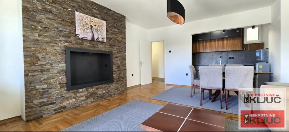 PODBARA IZDAJE SE TROSOBAN MODERNO OPREMLJEN STAN SA GARAŽOM 31