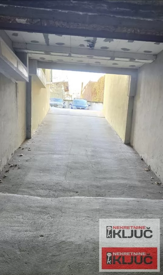 PODBARA IZDAJE SE TROSOBAN MODERNO OPREMLJEN STAN SA GARAŽOM 34