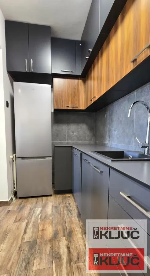 PODBARA IZDAJE SE TROSOBAN MODERNO OPREMLJEN STAN SA GARAŽOM 37