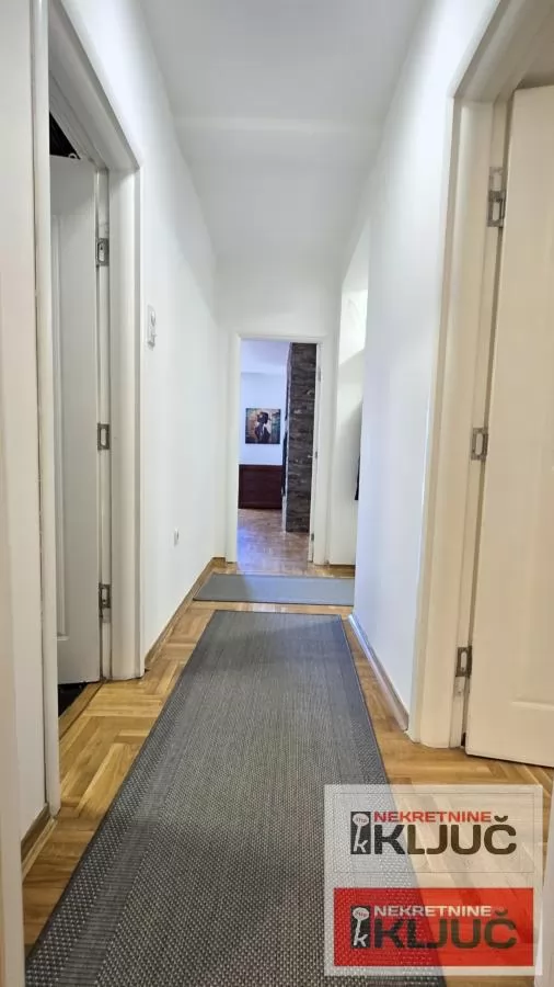 PODBARA IZDAJE SE TROSOBAN MODERNO OPREMLJEN STAN SA GARAŽOM 6