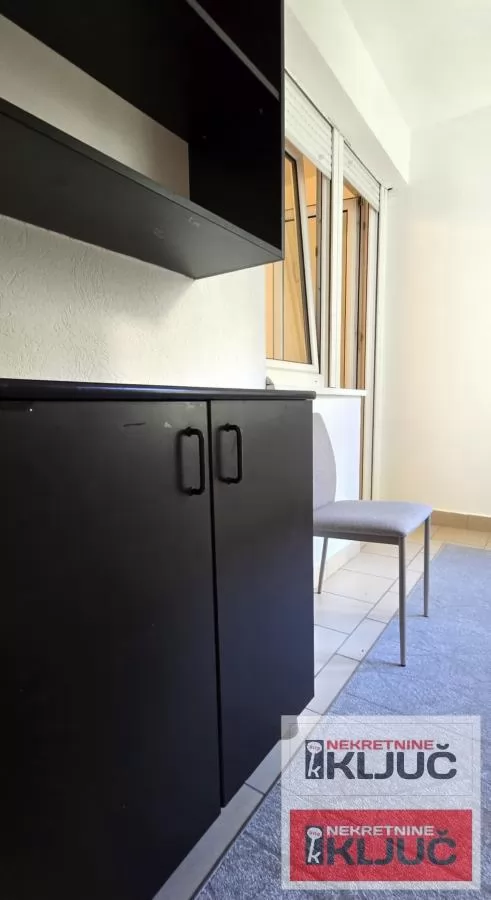 PODBARA IZDAJE SE TROSOBAN MODERNO OPREMLJEN STAN SA GARAŽOM 7