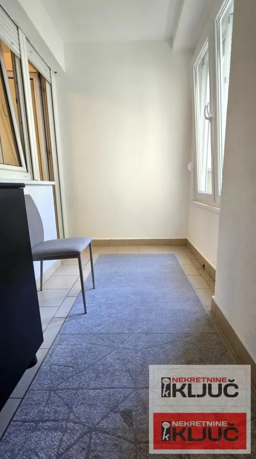 PODBARA IZDAJE SE TROSOBAN MODERNO OPREMLJEN STAN SA GARAŽOM 8