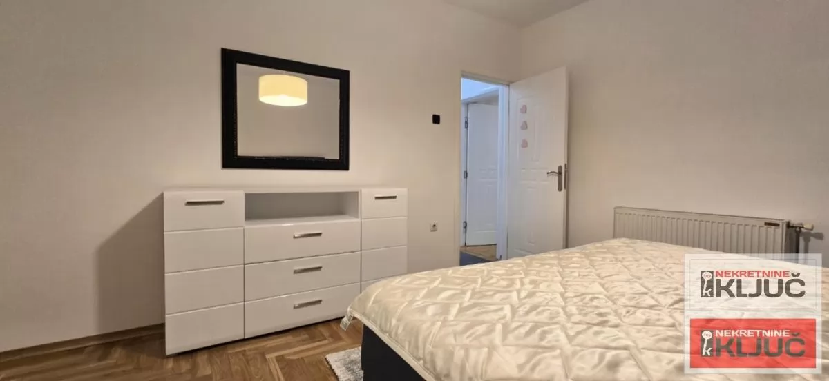 PODBARA IZDAJE SE TROSOBAN MODERNO OPREMLJEN STAN SA GARAŽOM 9