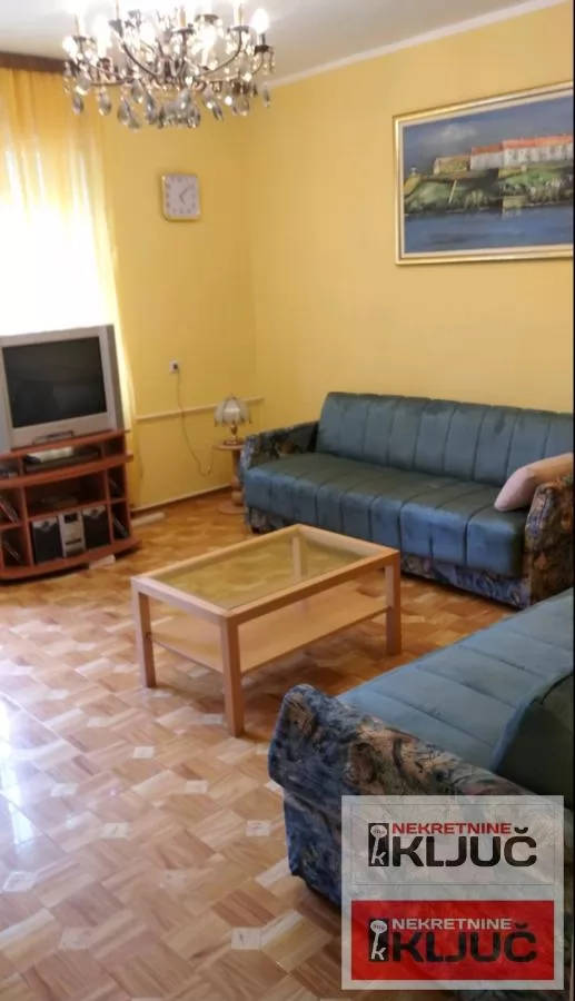 CENTAR IZDAJE SE DVOSOBAN NAMEŠTEN STAN 1