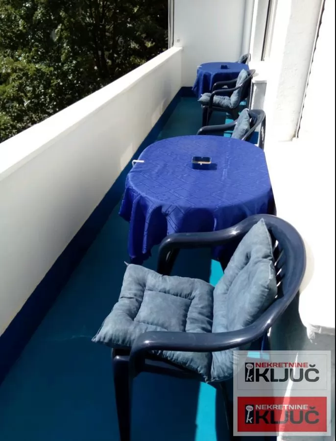 CENTAR IZDAJE SE DVOSOBAN NAMEŠTEN STAN 12