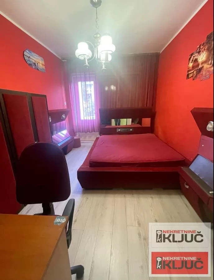 CENTAR IZDAJE SE DVOSOBAN NAMEŠTEN STAN 4