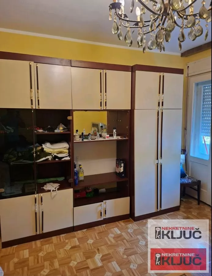 CENTAR IZDAJE SE DVOSOBAN NAMEŠTEN STAN 5
